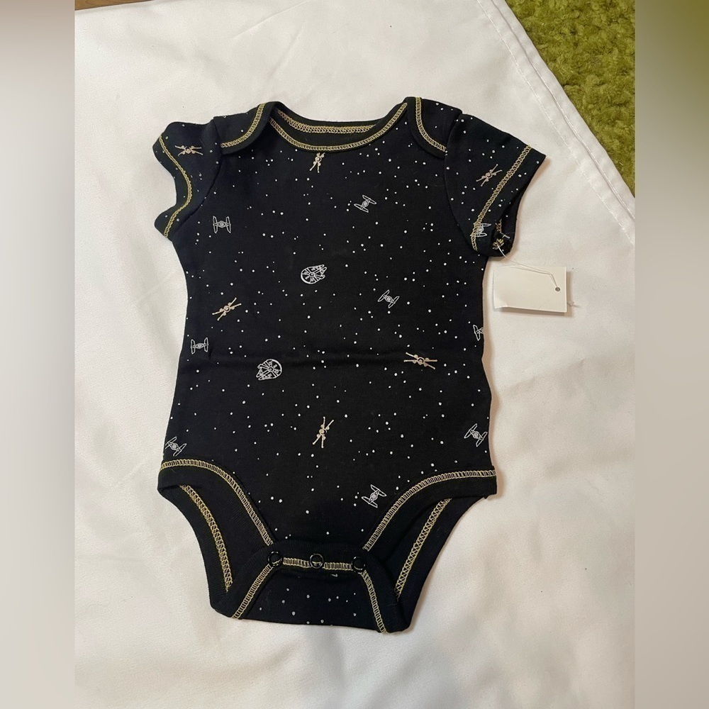 ❌SOLD❌NWT Star Wars size Newborn black and yellow set of 2 onesie - Picture 4 of 5